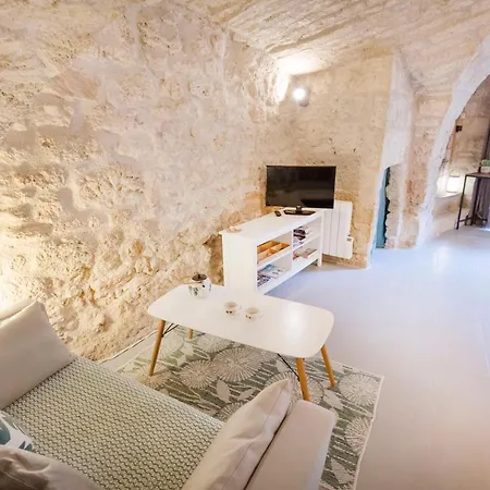 Archipel De Thau - Authentique & Calme Au Coeur Du Village Medieval ! Loupian